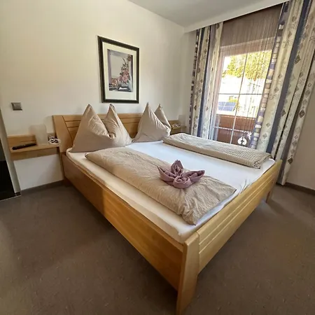 Fruehstueckspension Alpenrose 게스트하우스 3*