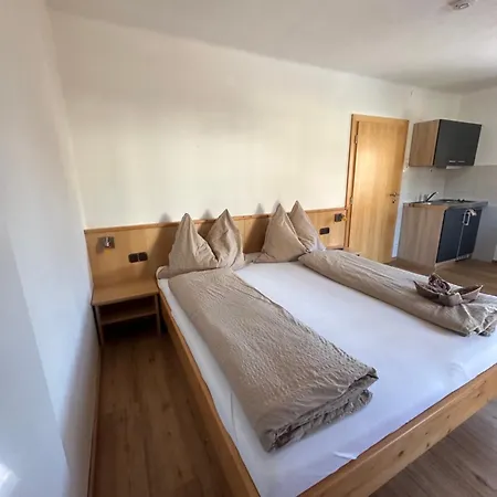 Fruhstuckspension Alpenrose Guest house Iselsberg