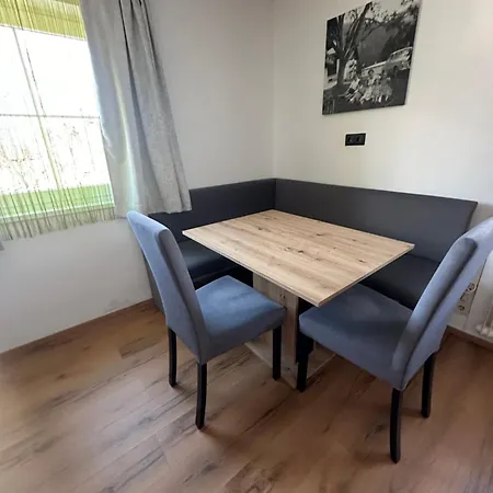 Fruhstuckspension Alpenrose Guest house