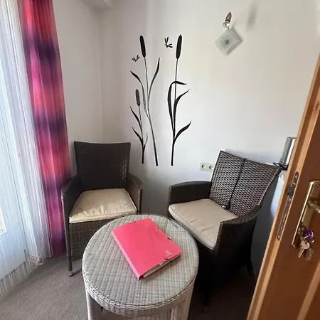 게스트하우스 Fruehstueckspension Alpenrose 3*