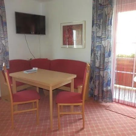 Fruehstueckspension Alpenrose Casa de hóspedes 3*